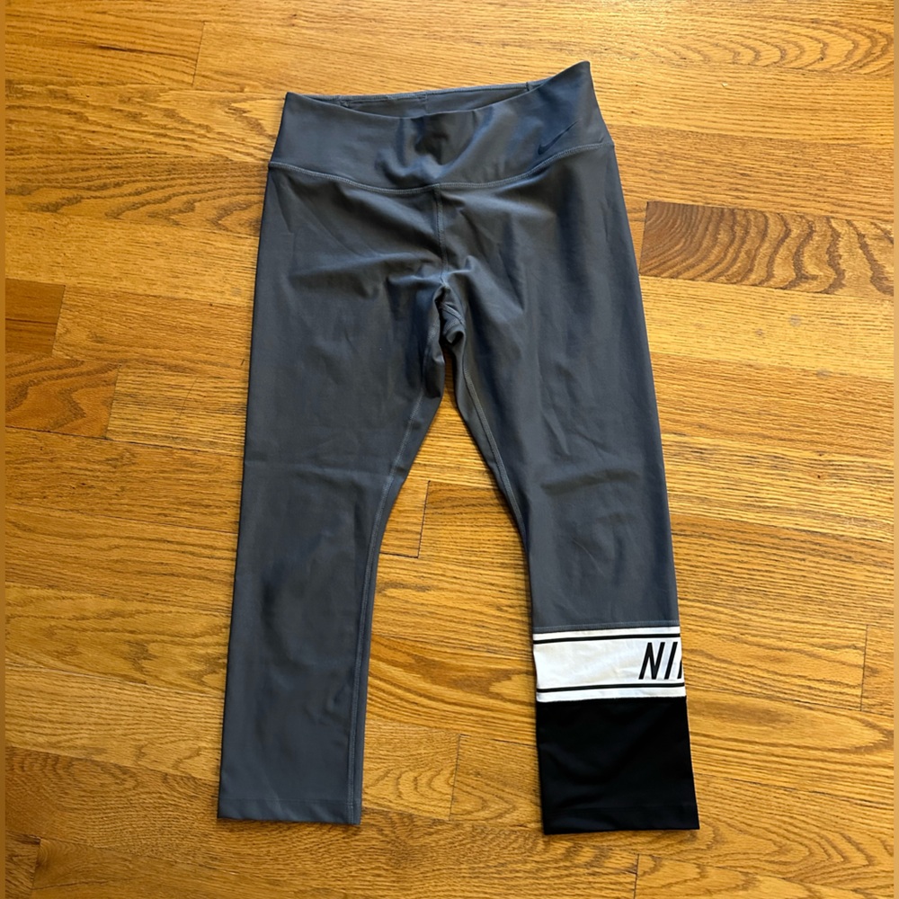 Nike Women’s Cropped Dri-Fit Legging